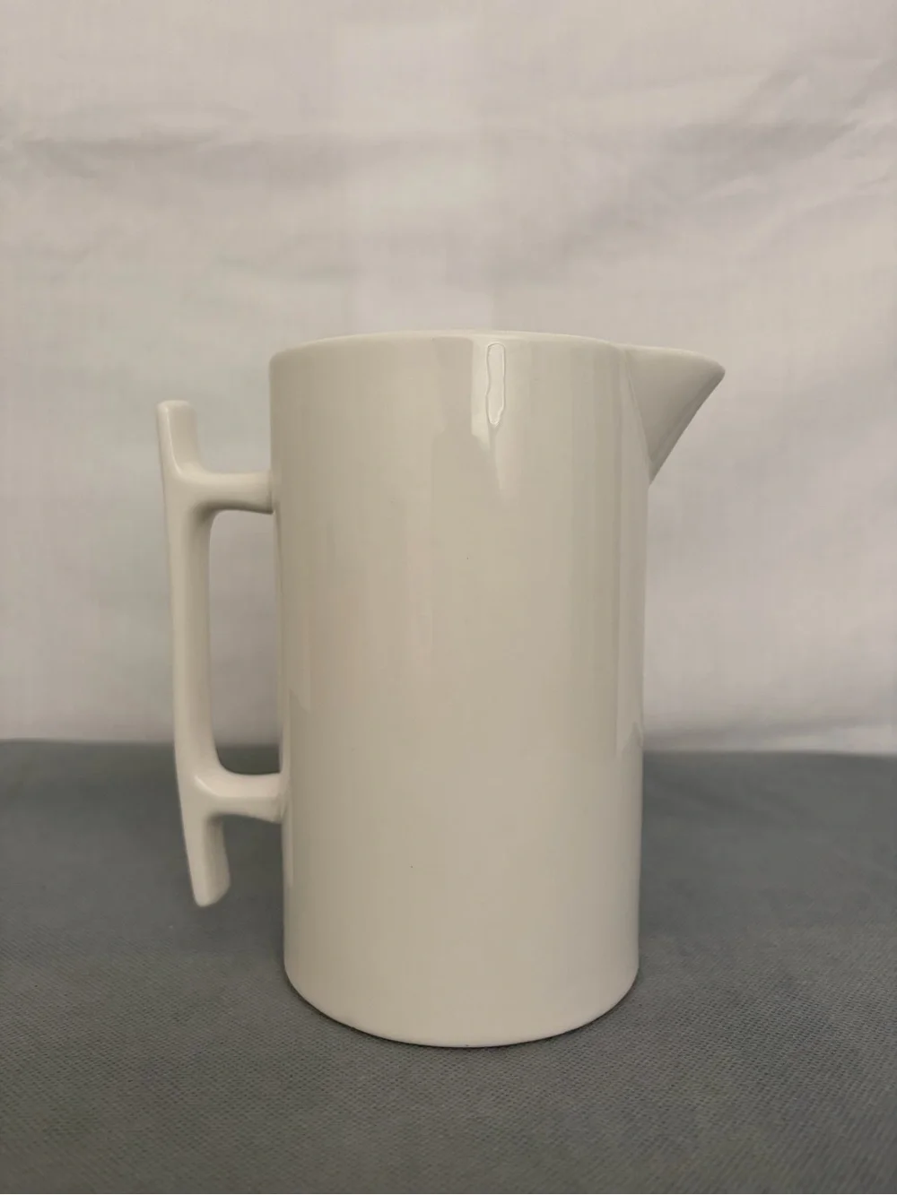 Creative Co-op White Ceramic Measuring Pitcher 0.8L Excellent(F299)